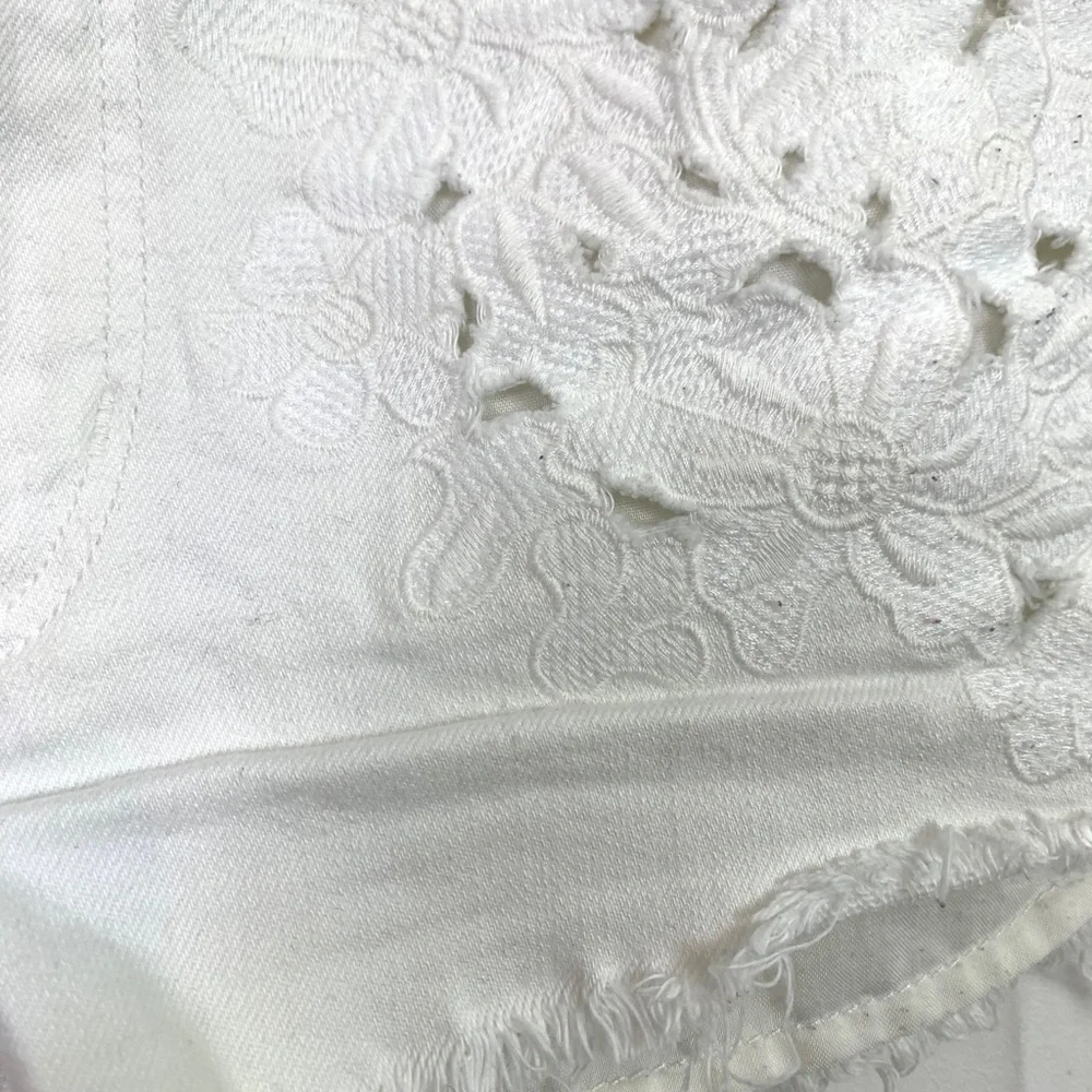 AMERICAN EAGLE White Lace HI-RISE SHORTIE Shorts 6 - Picture 5 of 16